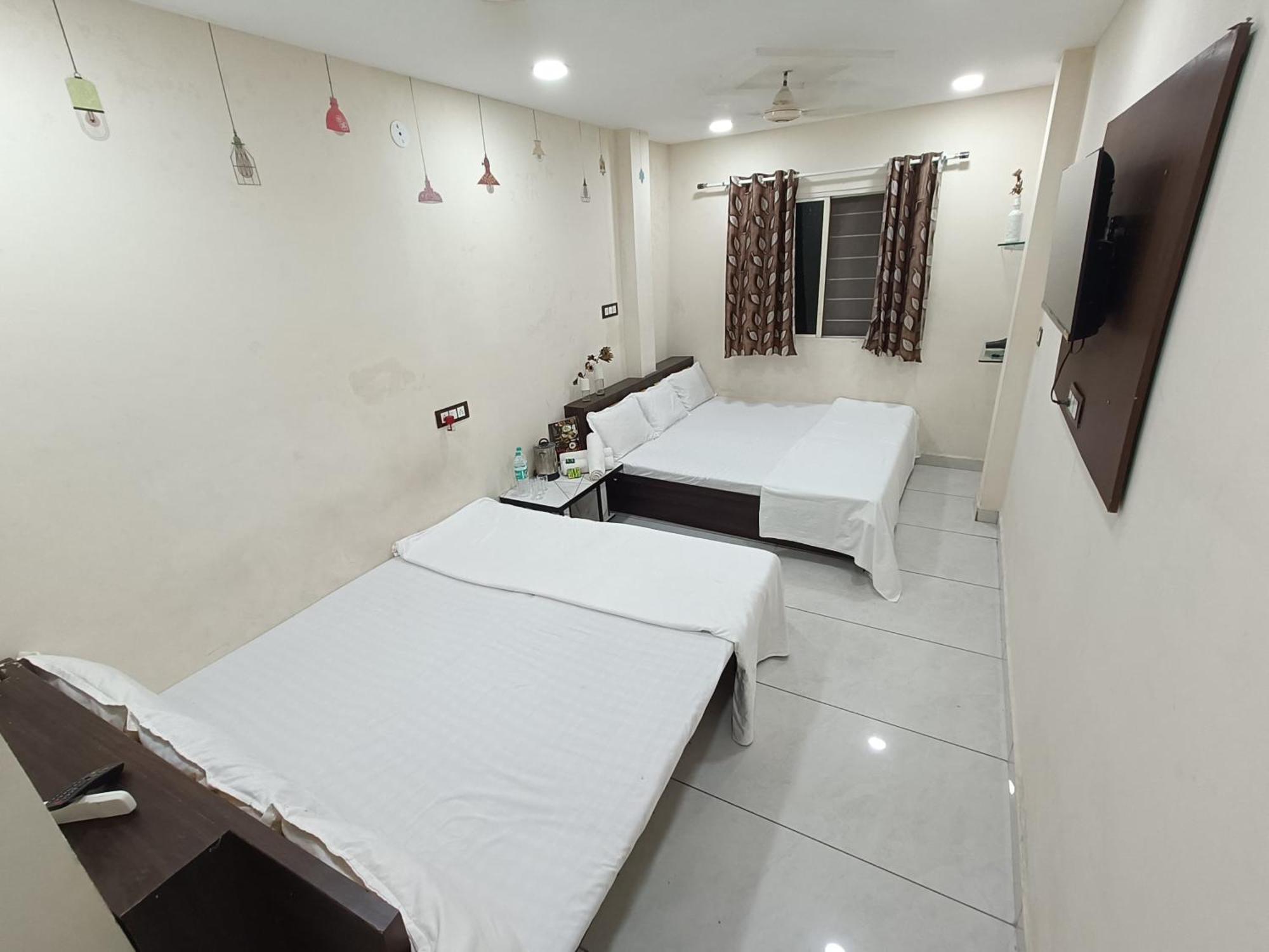 Treebo Yatri Grah Kshipra T Hotel Ujjain Exterior foto