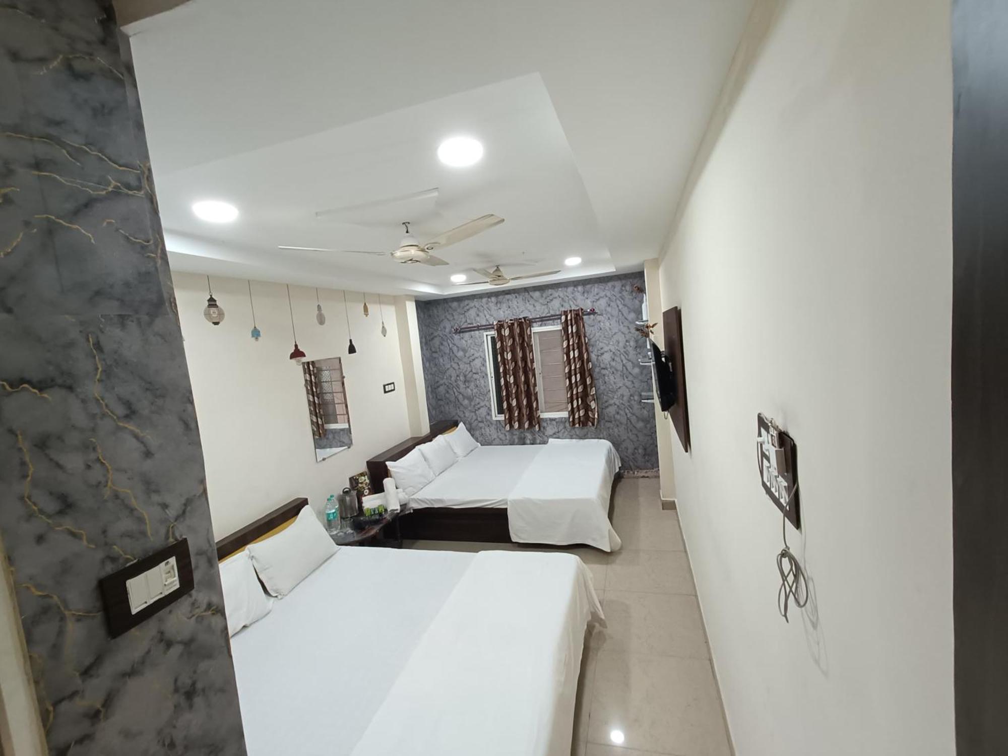 Treebo Yatri Grah Kshipra T Hotel Ujjain Exterior foto