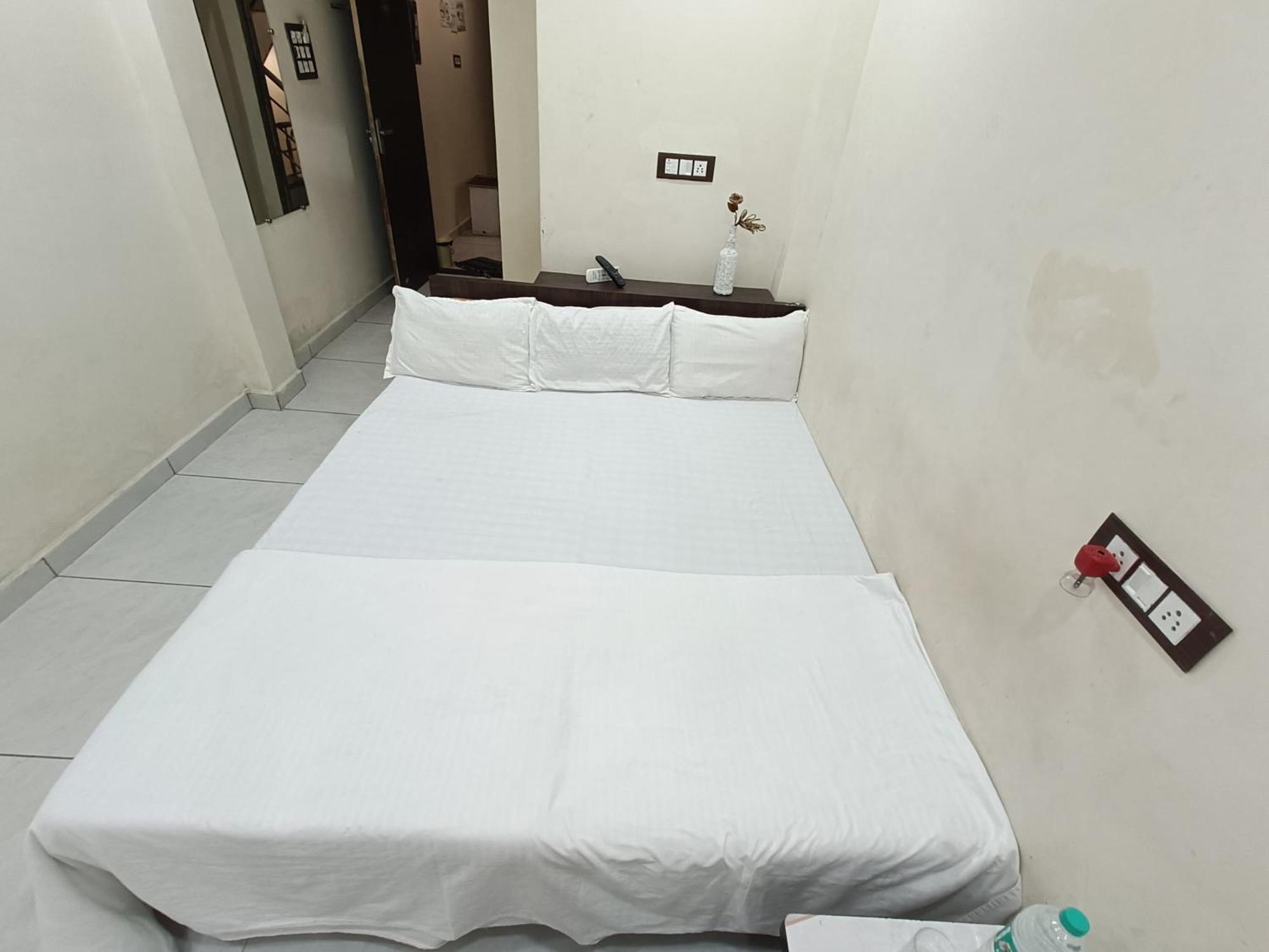 Treebo Yatri Grah Kshipra T Hotel Ujjain Exterior foto