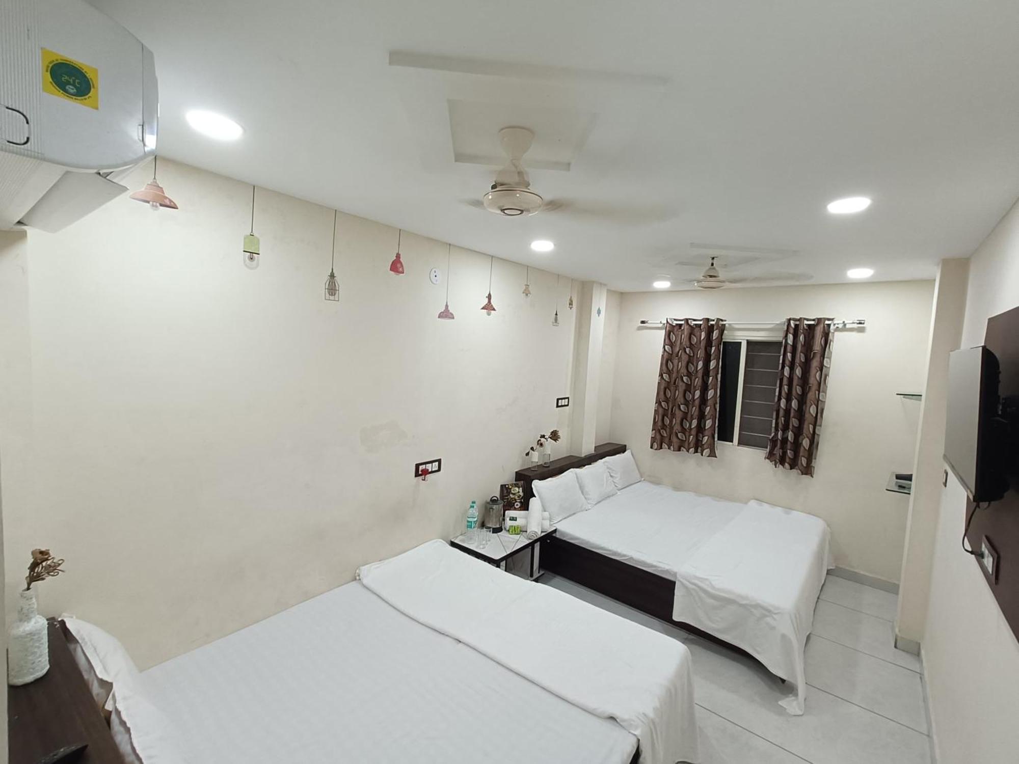 Treebo Yatri Grah Kshipra T Hotel Ujjain Exterior foto