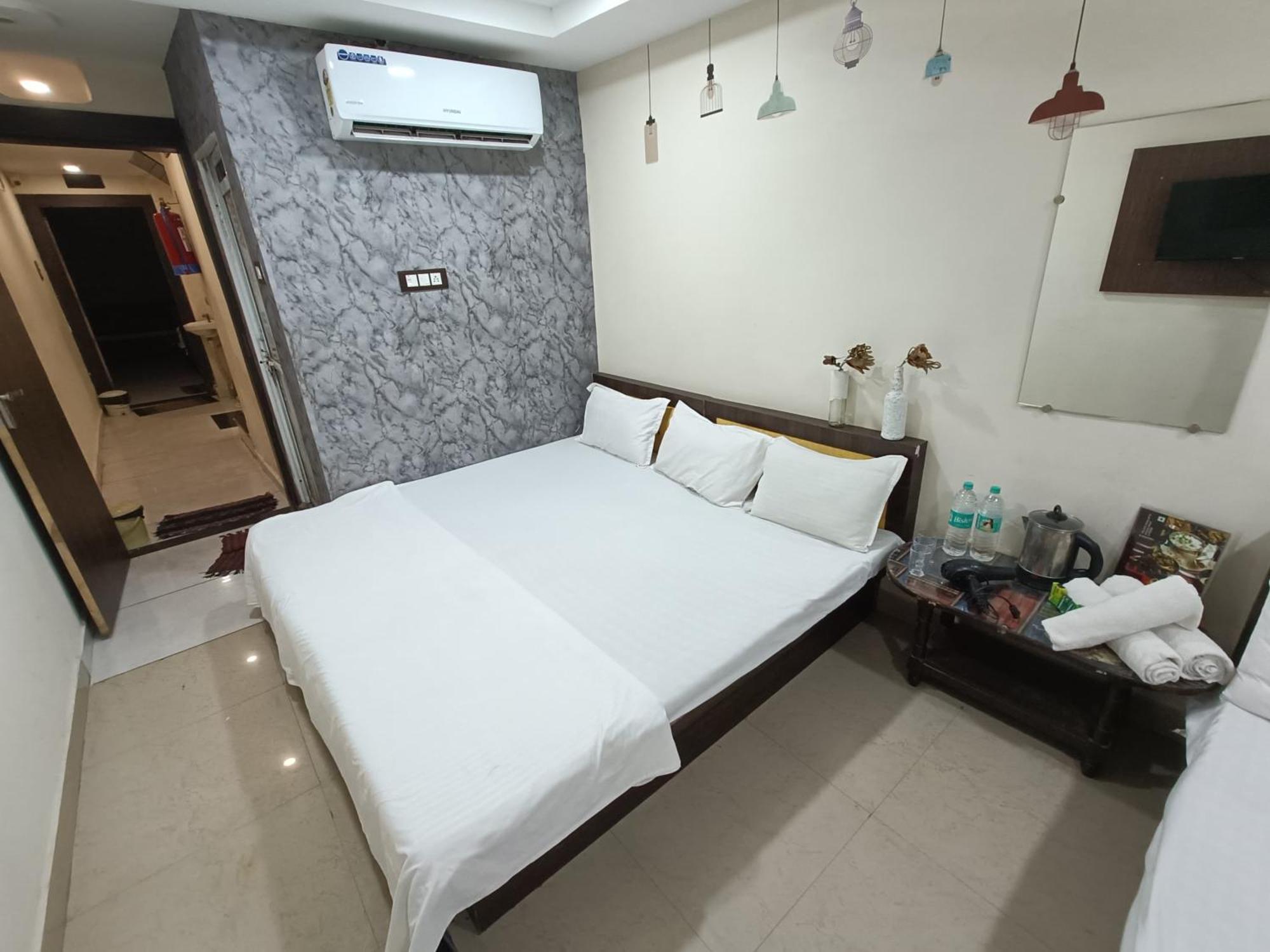 Treebo Yatri Grah Kshipra T Hotel Ujjain Exterior foto
