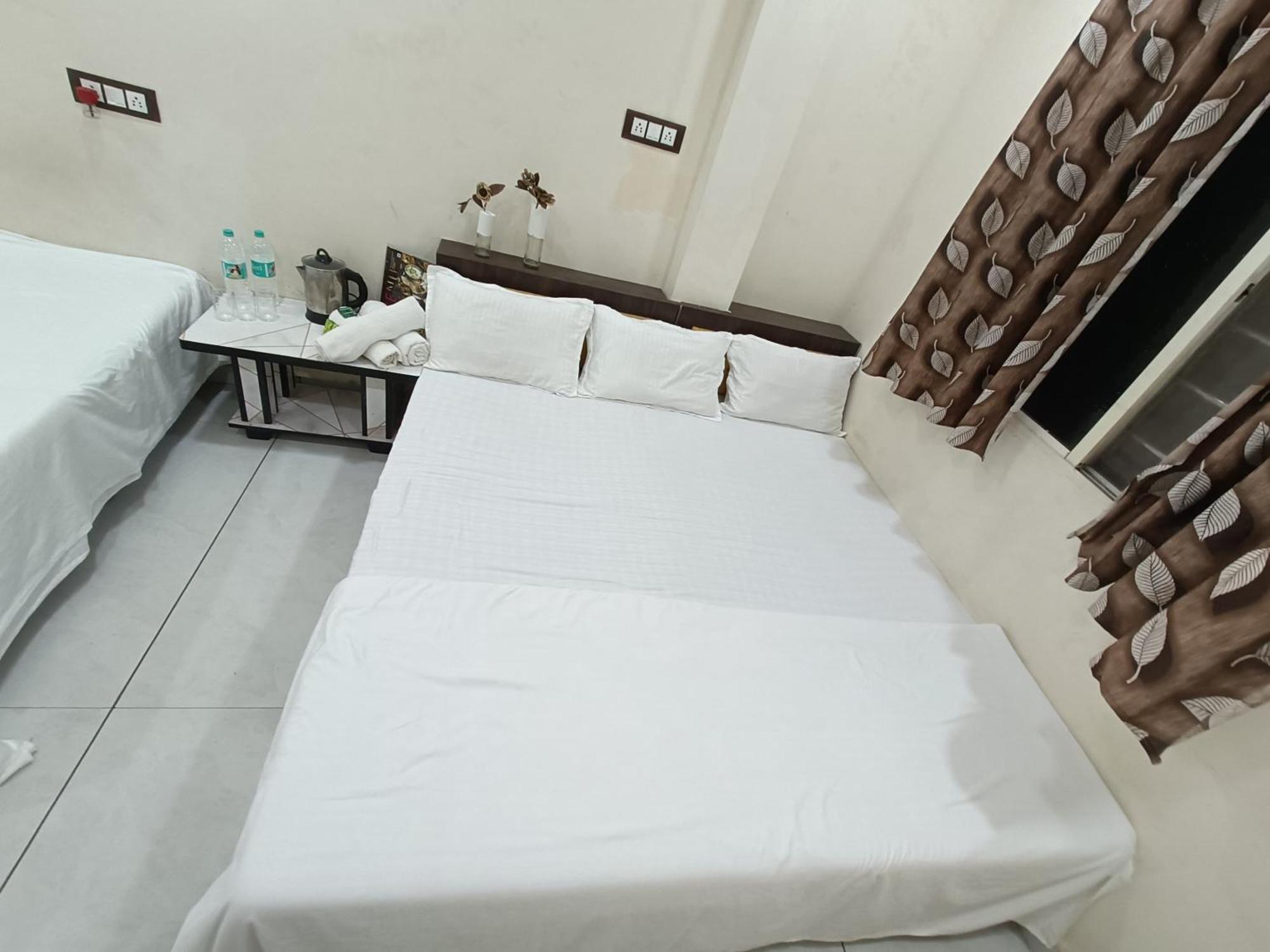 Treebo Yatri Grah Kshipra T Hotel Ujjain Exterior foto