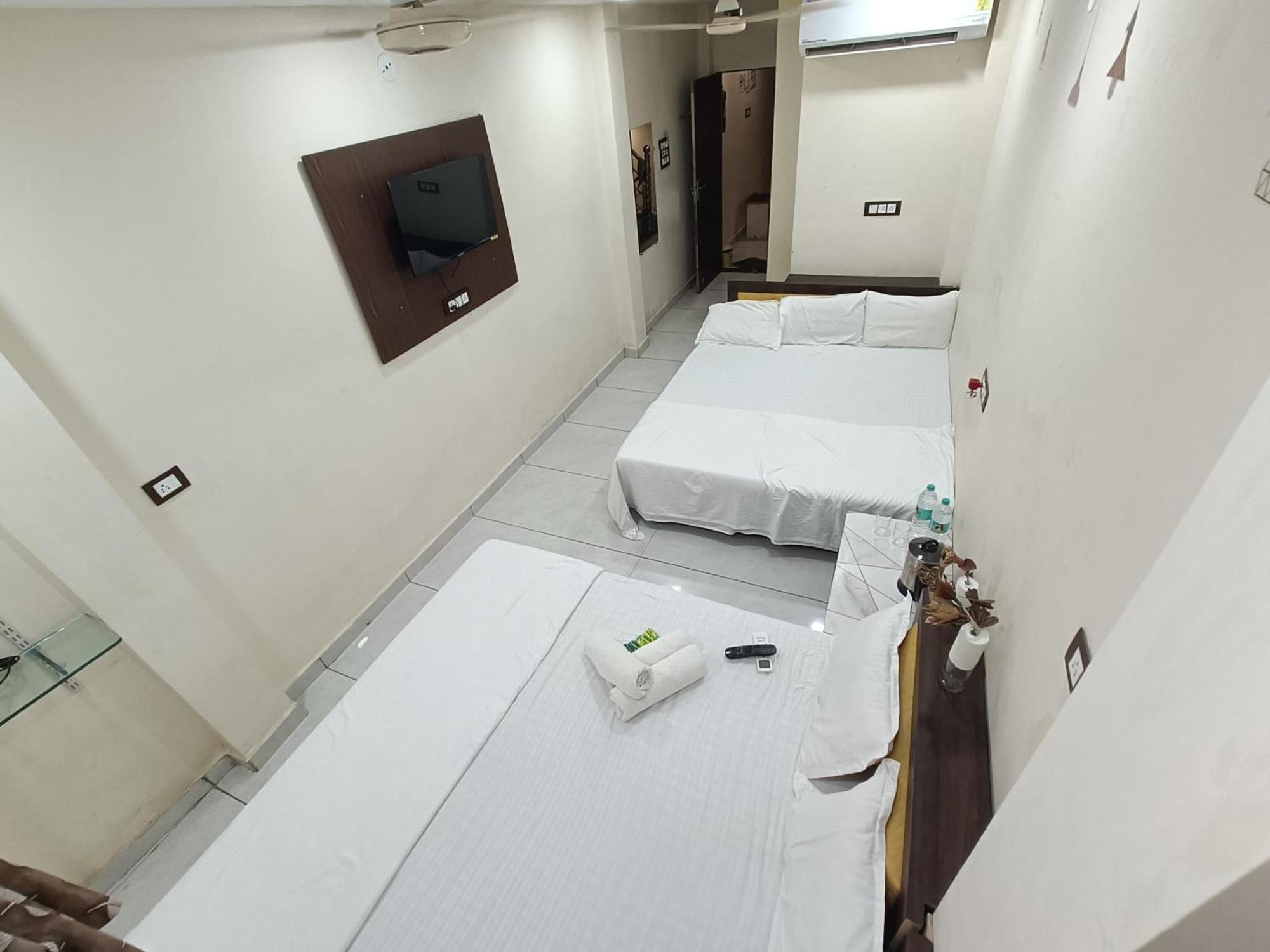 Treebo Yatri Grah Kshipra T Hotel Ujjain Exterior foto